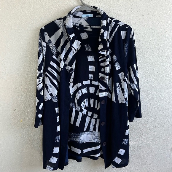 TERRA by SJ Apparel button up 3/4 sleeve
Navy blue / white Size small - Picture 1 of 10
